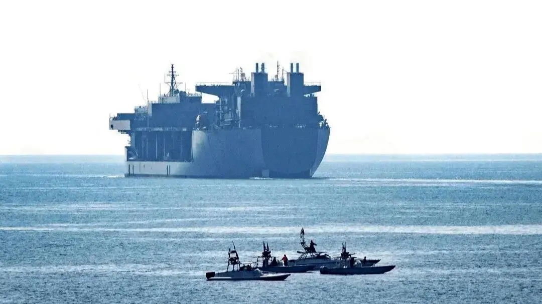 توصیه‌های جدید آمریکا به کشتی‌ها در تنگه هرمز: از آب‌های ایران دور شوید