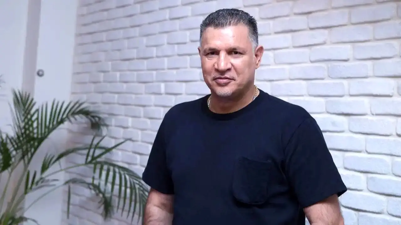 حضور علی دایی سر مزار همبازی قدیمی‌اش