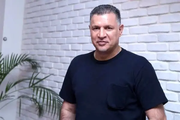 حضور علی دایی سر مزار همبازی قدیمی‌اش
