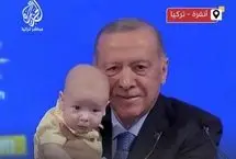 اردوغان با نوزادی عکس یادگاری گرفت