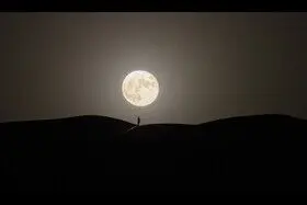 پرتره‌ای تماشایی از ماه کامل بر فراز زمین در عکس روز ناسا