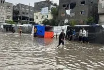 تصاویر؛ بارش شدید باران باعث آب‌گرفتگی چادرهای آوارگان در غزه شد
