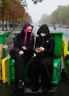قاب‌های برگزیده جهان؛ از دختری با یک پا تا وحشت حامیان حزب سوسک