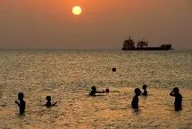 تصاویر؛ حال خوب کودکان در ساحل جاسک