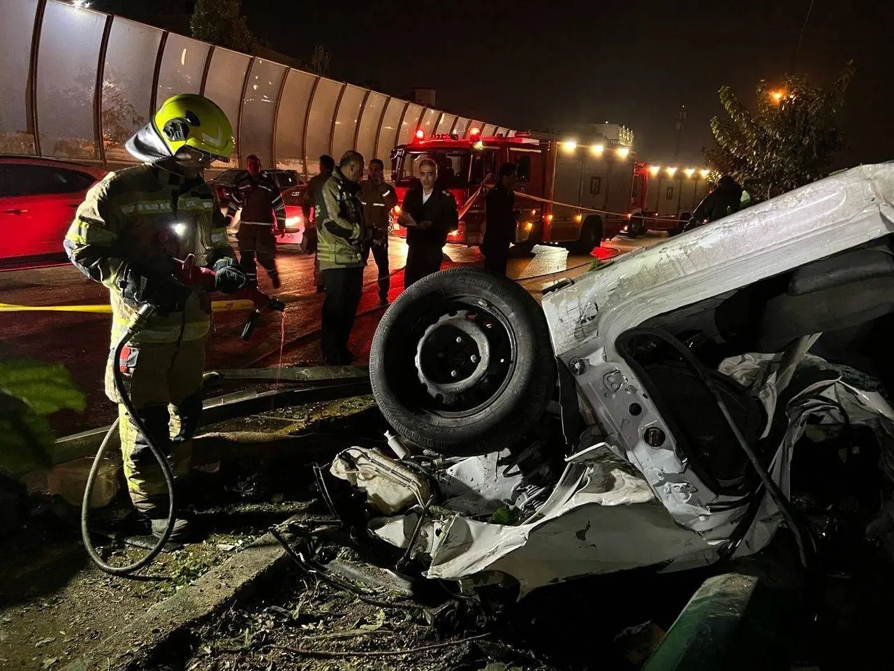 انحراف پژو ۲۰۶ در بزرگراه حکیم تهران/ ۲ جوان جان باختند
