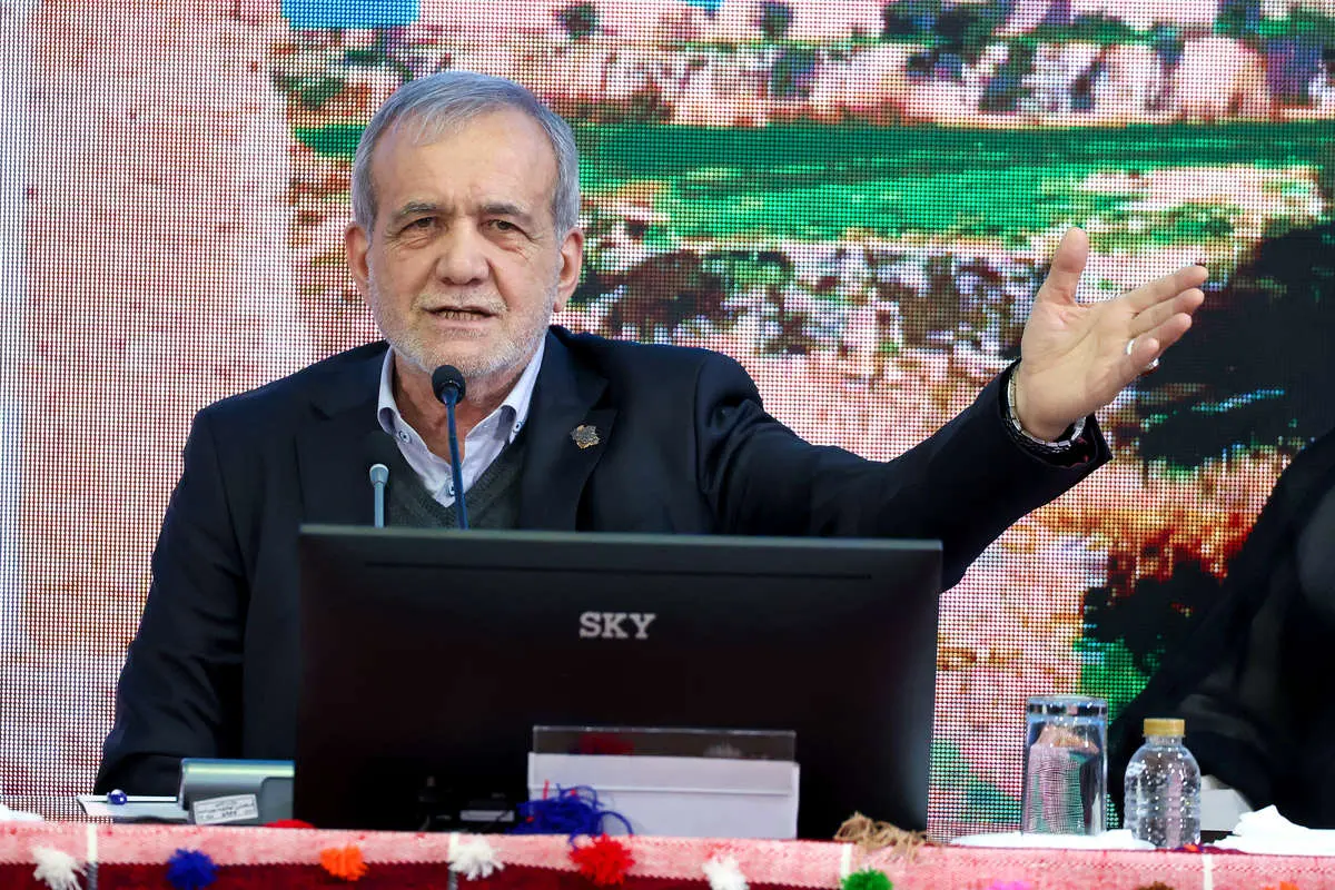 پزشکیان: باید منت بکشیم که سرمایه‌گذار بیاید