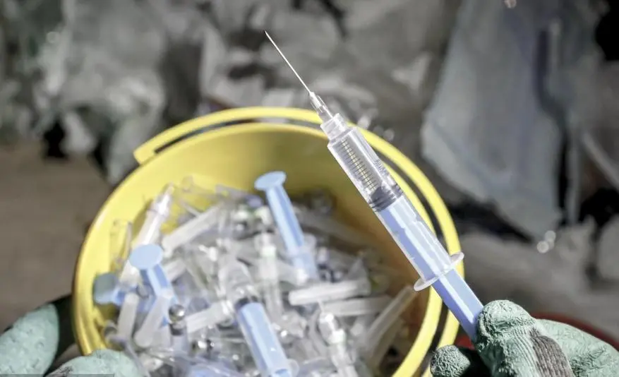 تصاویر؛ رد عفونت بر آسفالت شهر