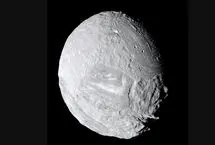 عکس روز ناسا؛ نمایی شگفت‌انگیز از قمر مرموز سیاره زحل