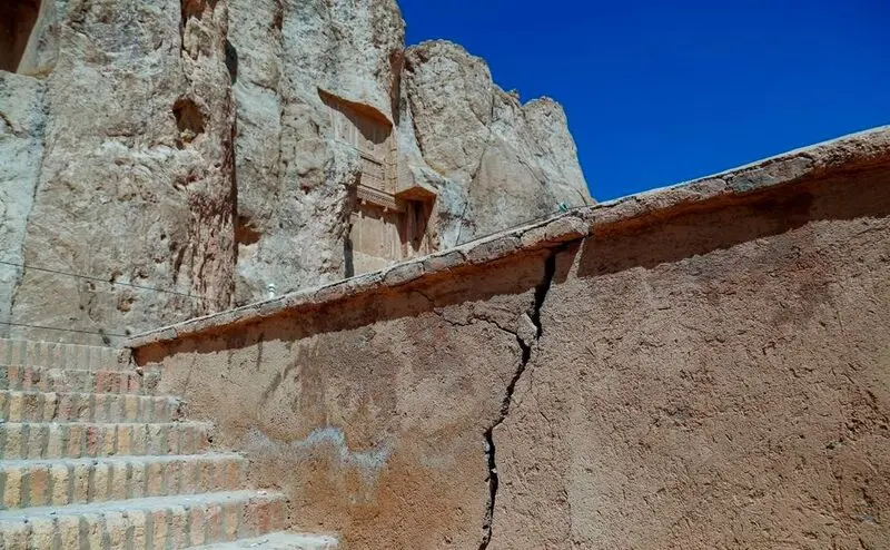 نقش رستم کعبه زرتشت
