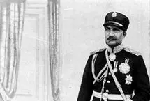 «رضاخان» چند روز قبل استعفا به همراه محمدرضا پهلوی؛ سال 1320 