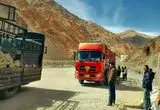 ببینید؛ ریزش هولناک کوه بر روی یک کامیون