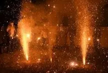 ببینید؛ آتش‌سوزی مهیب در فروشگاه‌های وسایل ترقه‌فروشی