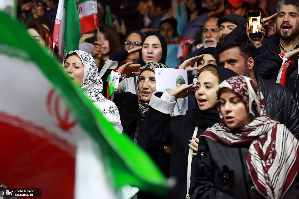 تصاویر؛ حاشیه و متن اجتماع هنرمندان در باغ فردوس 21