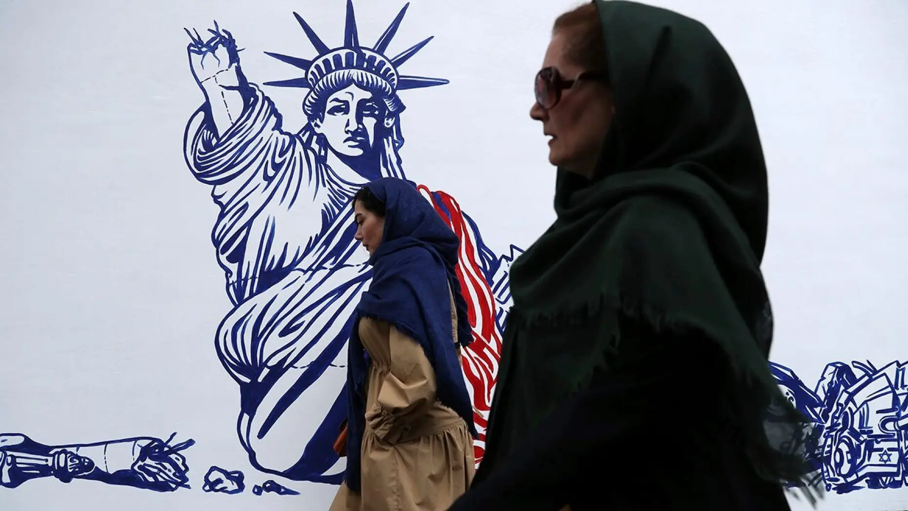 جو غالب تصمیم گیری های کشور، مقاومت در برابر غرب است/ اروپا و آمریکا  همگام با اسرائیل رفتار می کنند