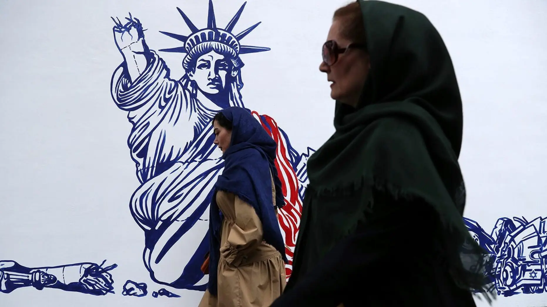 جو غالب تصمیم گیری های کشور، مقاومت در برابر غرب است/ اروپا و آمریکا  همگام با اسرائیل رفتار می کنند