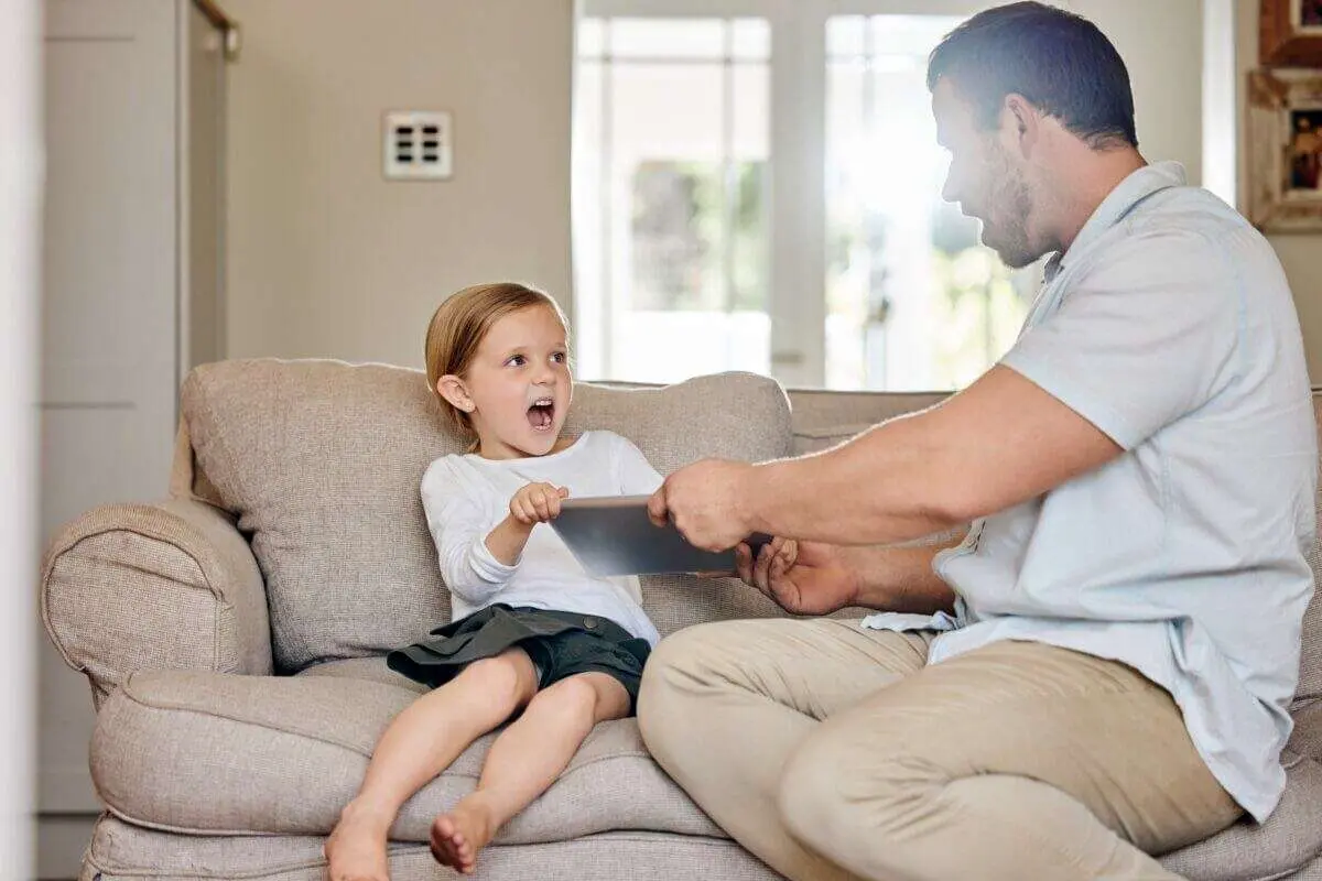 چگونه پستانکهای دیجیتال آینده کودکان را تهدید میکنند؟
