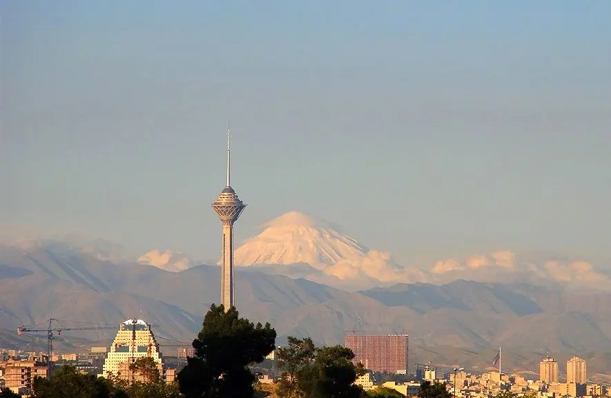 نم‌نم باران افاقه نکرد/ هوای تهران همچنان در وضعیت قرمز
