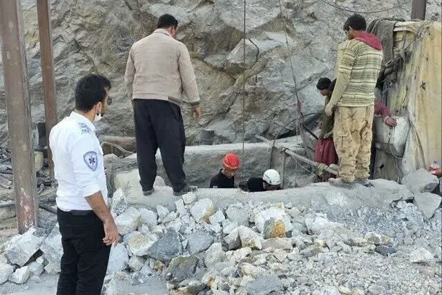 محبوس شدن ۲۴ نفر در پی ریزش معدن بافق