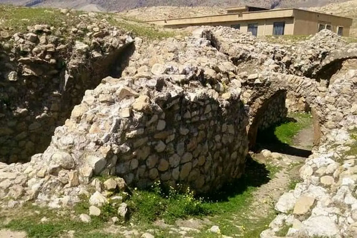 سفری به تاریکی و نور؛ تجربه راهروهای قلعه «هزار در» دره‌شهر
