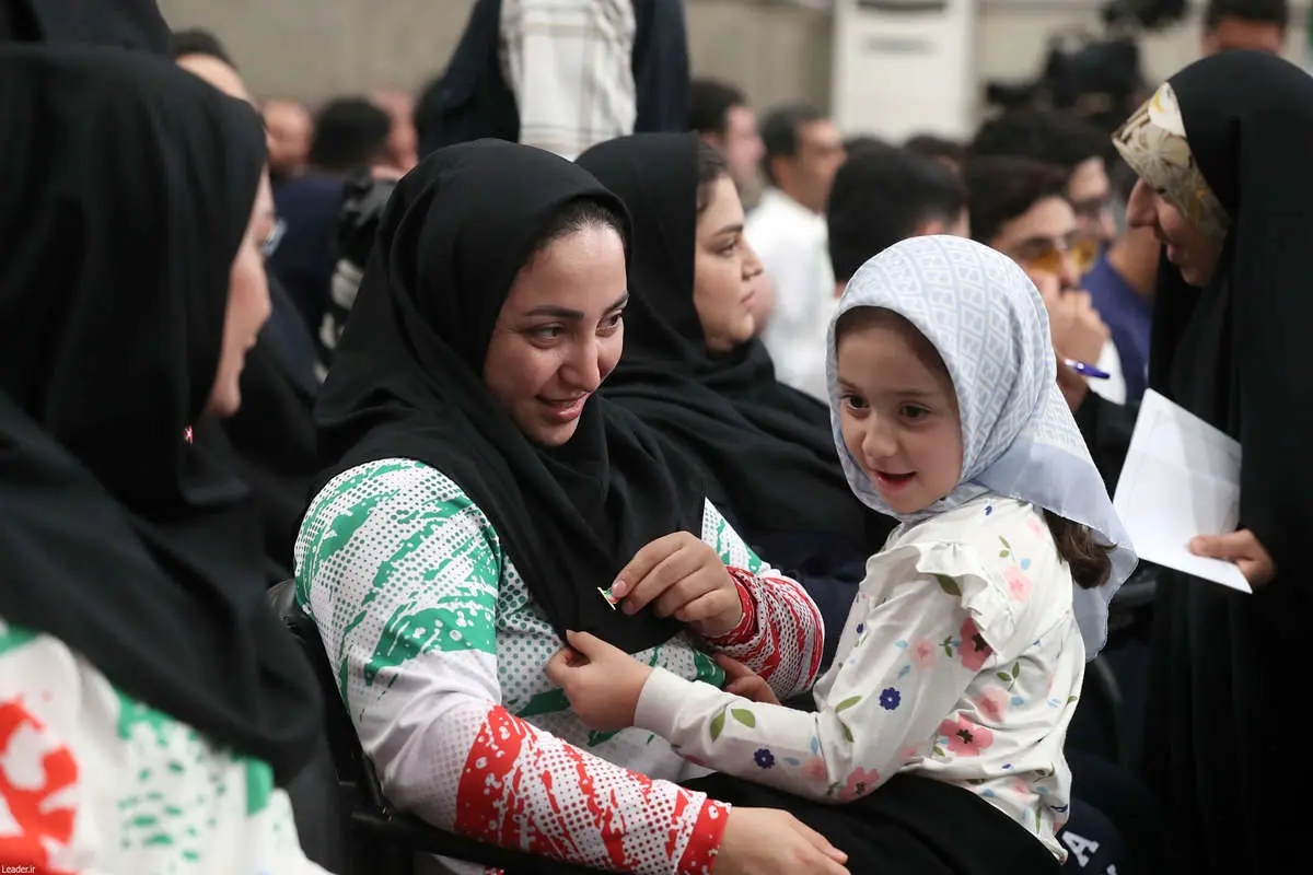 تصاویر؛ متن و حاشیه دیدار قهرمانان ورزشی و مدالآوران المپیادهای علمی با رهبر انقلاب
