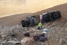 تصاویر اولیه از حادثه واژگونی اتوبوس زائران مشهد در خراسان جنوبی