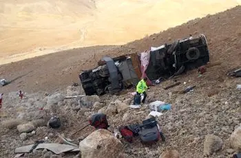 تصاویر اولیه از حادثه واژگونی اتوبوس زائران مشهد در خراسان جنوبی