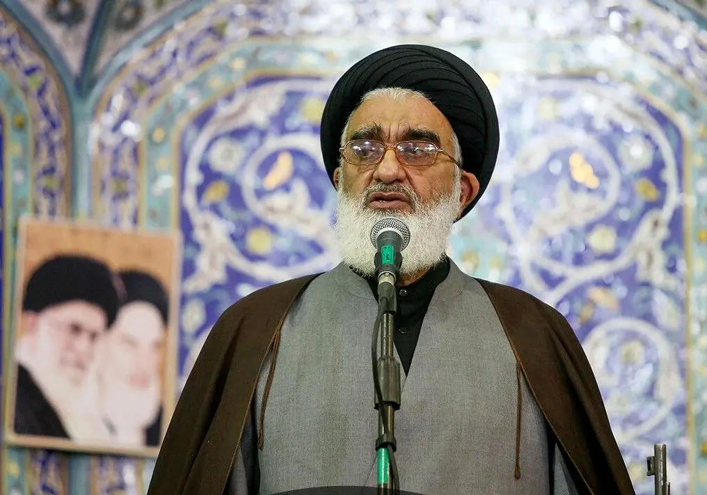 امام جمعه قم: دیپلماسی مهم است، اما جای اقتصاد مقاومتی را نمی‌گیرد 
