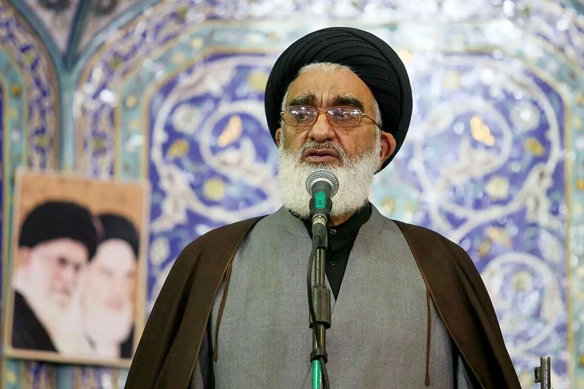 امام جمعه قم: دیپلماسی مهم است، اما جای اقتصاد مقاومتی را نمی‌گیرد 
