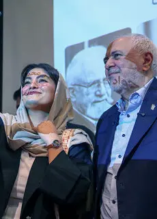 تصاویر؛ خنده‌ها و تعارفات جواد ظریف در مراسم رونمایی از آثارش