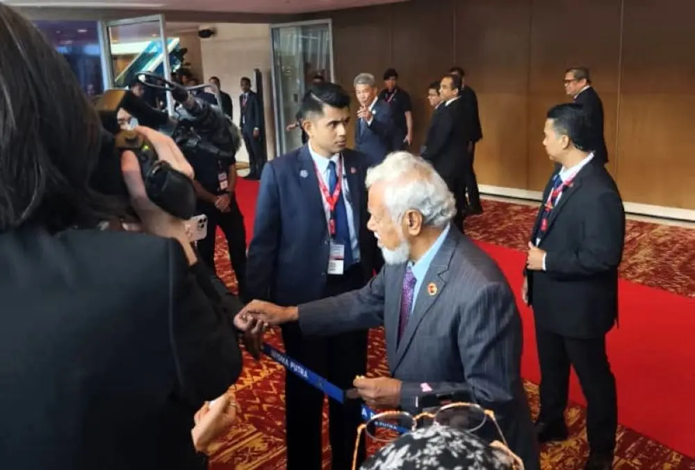 جیب‌های این نخست‌وزیر همیشه پر از شکلات است!