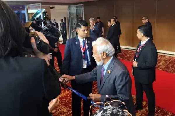 جیب‌های این نخست‌وزیر همیشه پر از شکلات است!