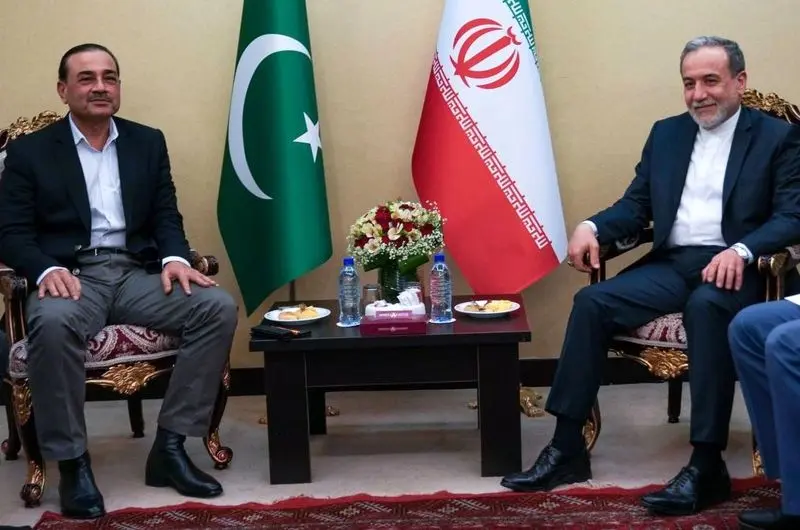 عراقچی و عاصم منیر