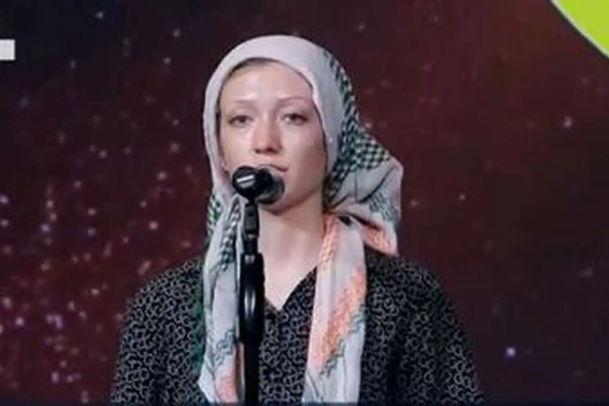 شعار «مرگ بر آمریکا و مرگ بر اسرائیل» توسط خبرنگار آمریکایی به زبان فارسی