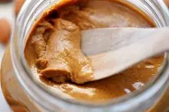 ارزش غذایی کره بادام درختی: آیا این محصول واقعاً سالم است؟