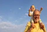 مرز باریک محبت و دخالت؛ رفتارهای مخرب تربیتی پدربزرگ‌ها و مادربزرگ‌ها