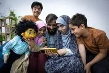 تصاویر؛ طلبه‌ای که علاقه خاصی به ساخت عروسک دارد