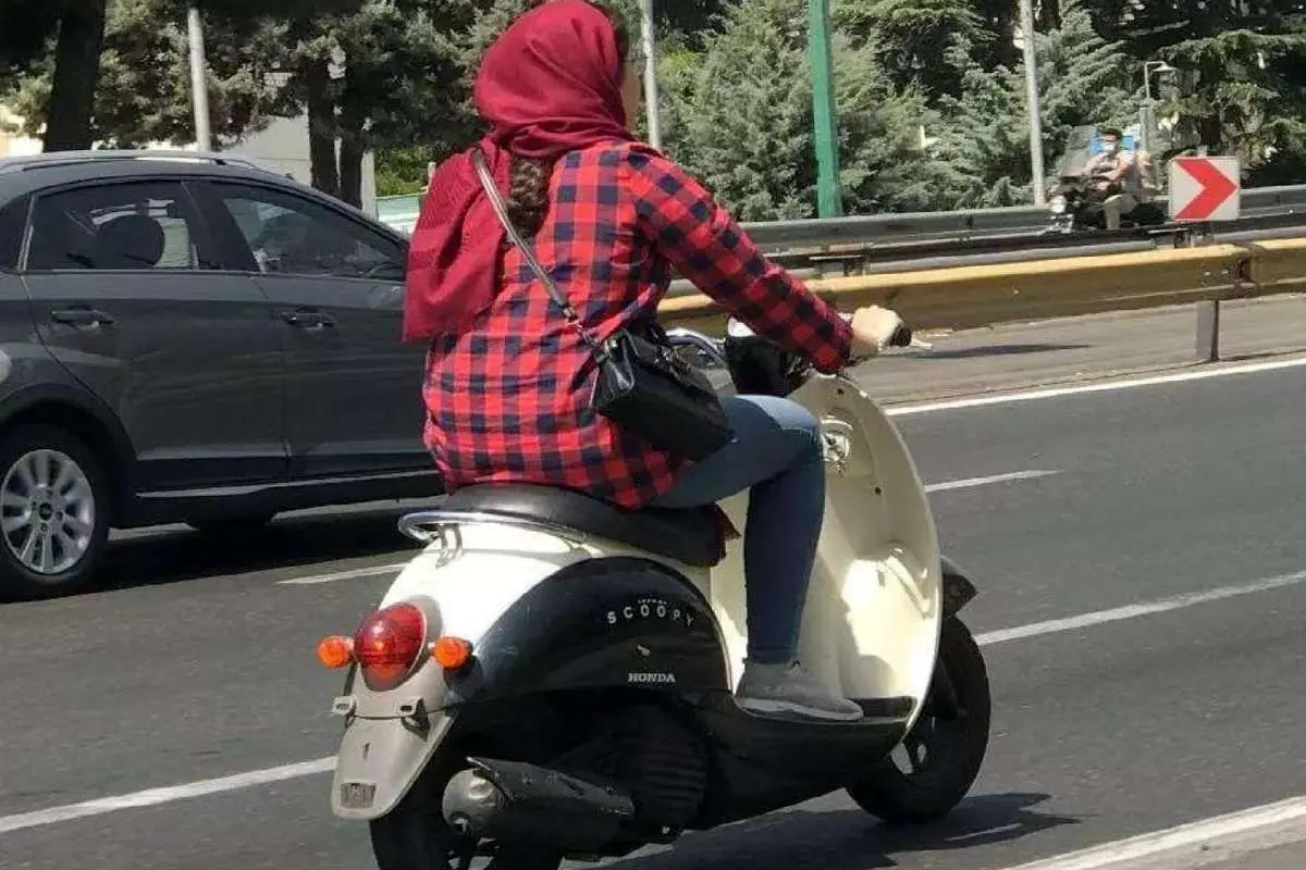 مجوز موتورسواری بانوان در تهران به کجا رسید؟