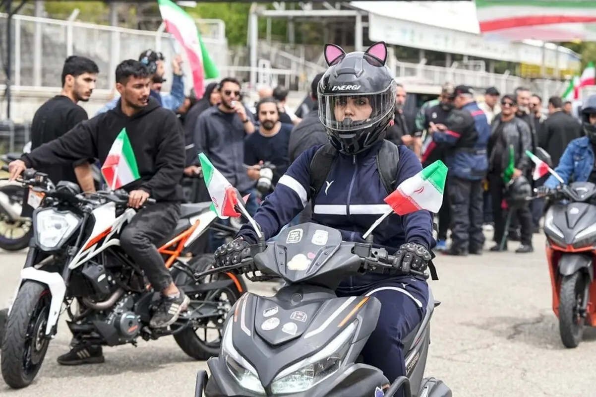 تصاویر؛ زنان و مردان موتورسوار در آزادی