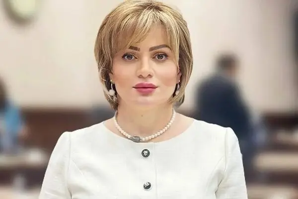 حجاب خانم وزیر در دیدار با یک مرجع تقلید