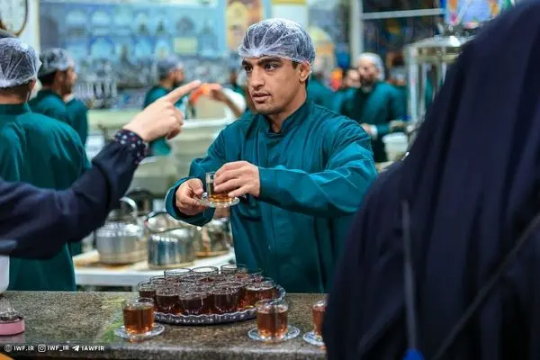 تصاویر؛ گوش شکسته‌ها در چایخانه امام رضا(ع)