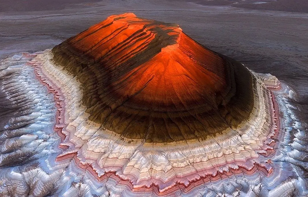 تصاویر؛ کوهی که شبیه کیک است!