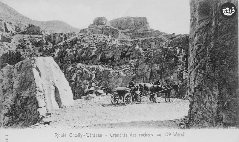 تصویری از یک کالسکه در جاده کوهستانی تهران شمال