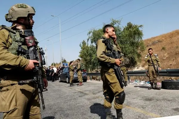 سقوط نظامی اسرائیلی هنگام ورزش در خانه اشغال شده