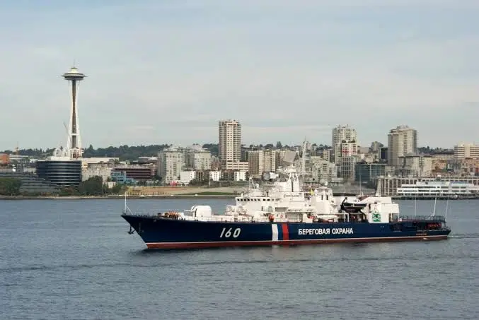 لحظه واژگونی کشتی گارد ساحلی روسیه