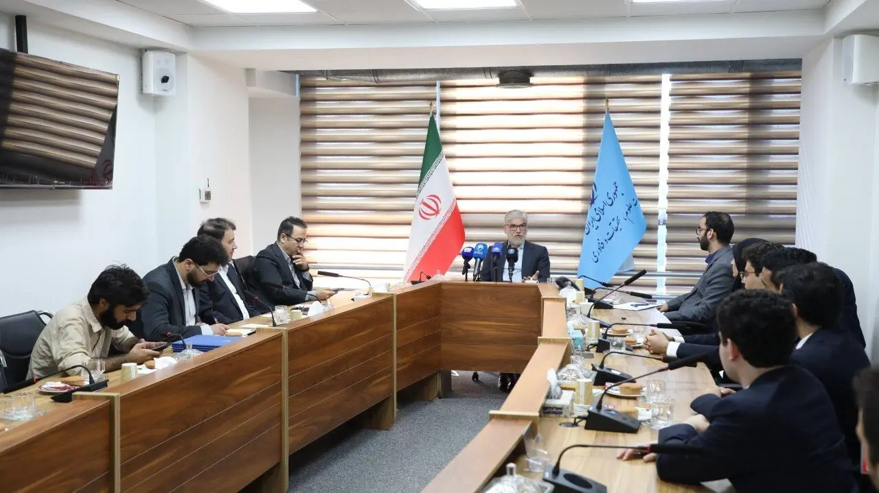 وزیر علوم: استاد بسیجی باید به‌گونه‌ای رفتار کند که دانشجو موضع متفاوت خود را با او در میان بگذارد