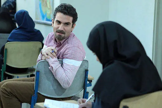 پشت صحنه خنده دار کتک خوردن هوتن شکیبا در لیسانسه ها