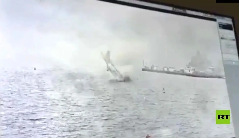 لحظه سقوط جنگنده آمریکا در دریای جنوبی چین