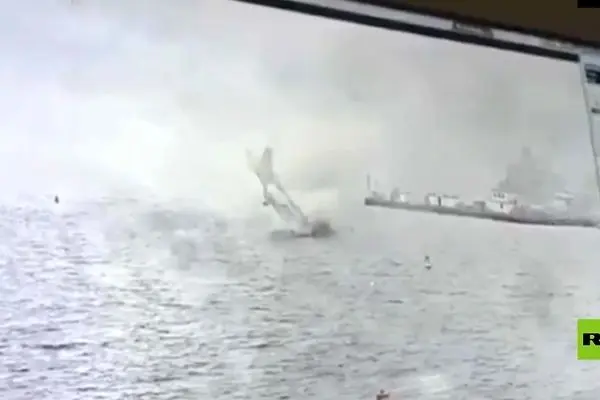 لحظه سقوط جنگنده آمریکا در دریای جنوبی چین