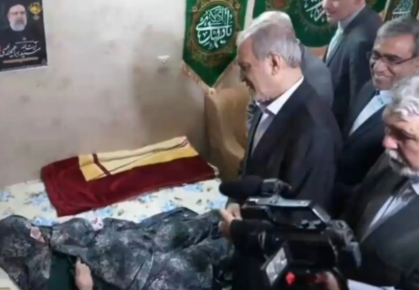 ببینید؛ مادر شهید رئیسی خطاب به پزشکیان: سوار هلی‌کوپتر نشو!
