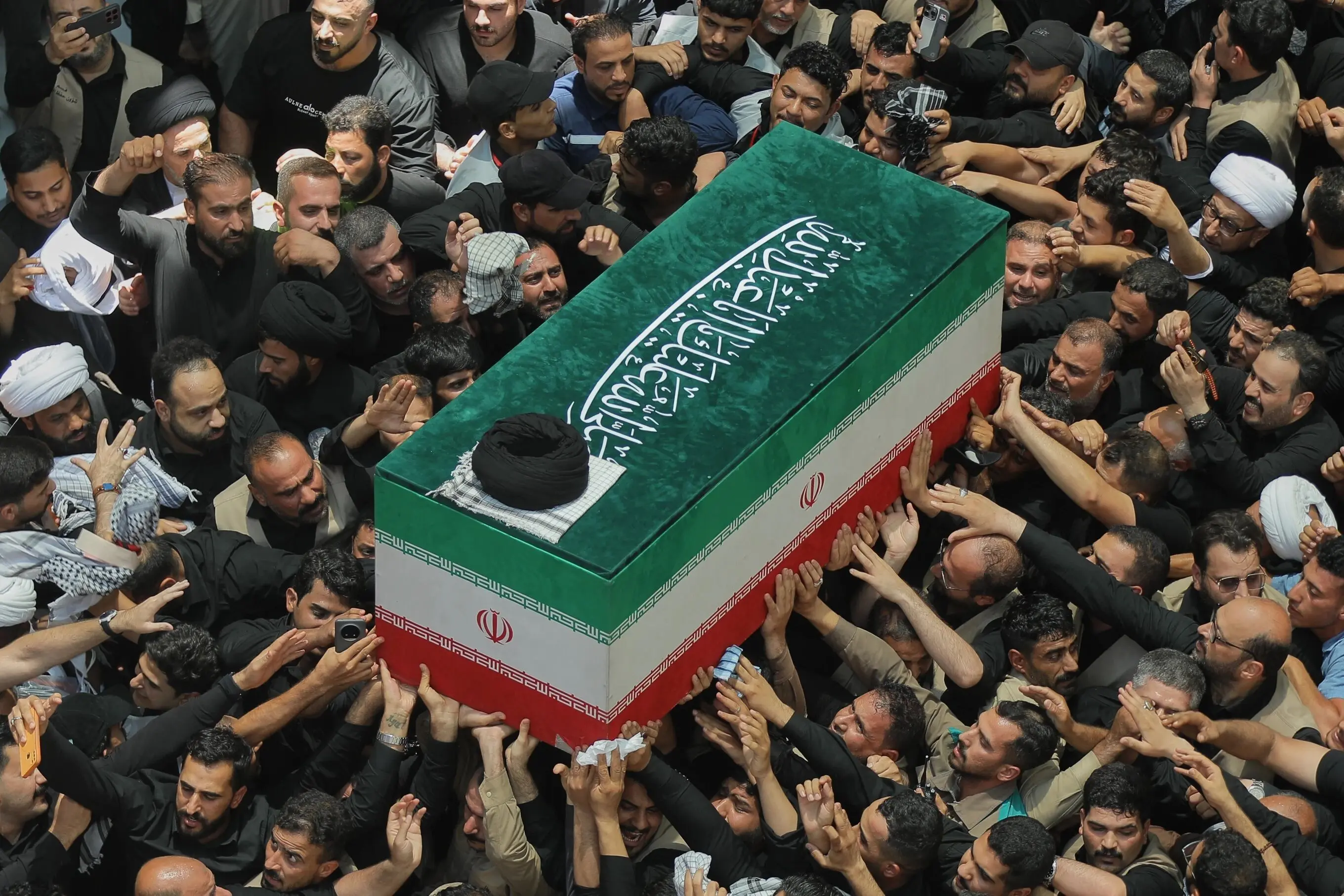 واشنگتن‌پست: پس از تشییع باشکوه، مقامات ایرانی جسورتر شده‌اند